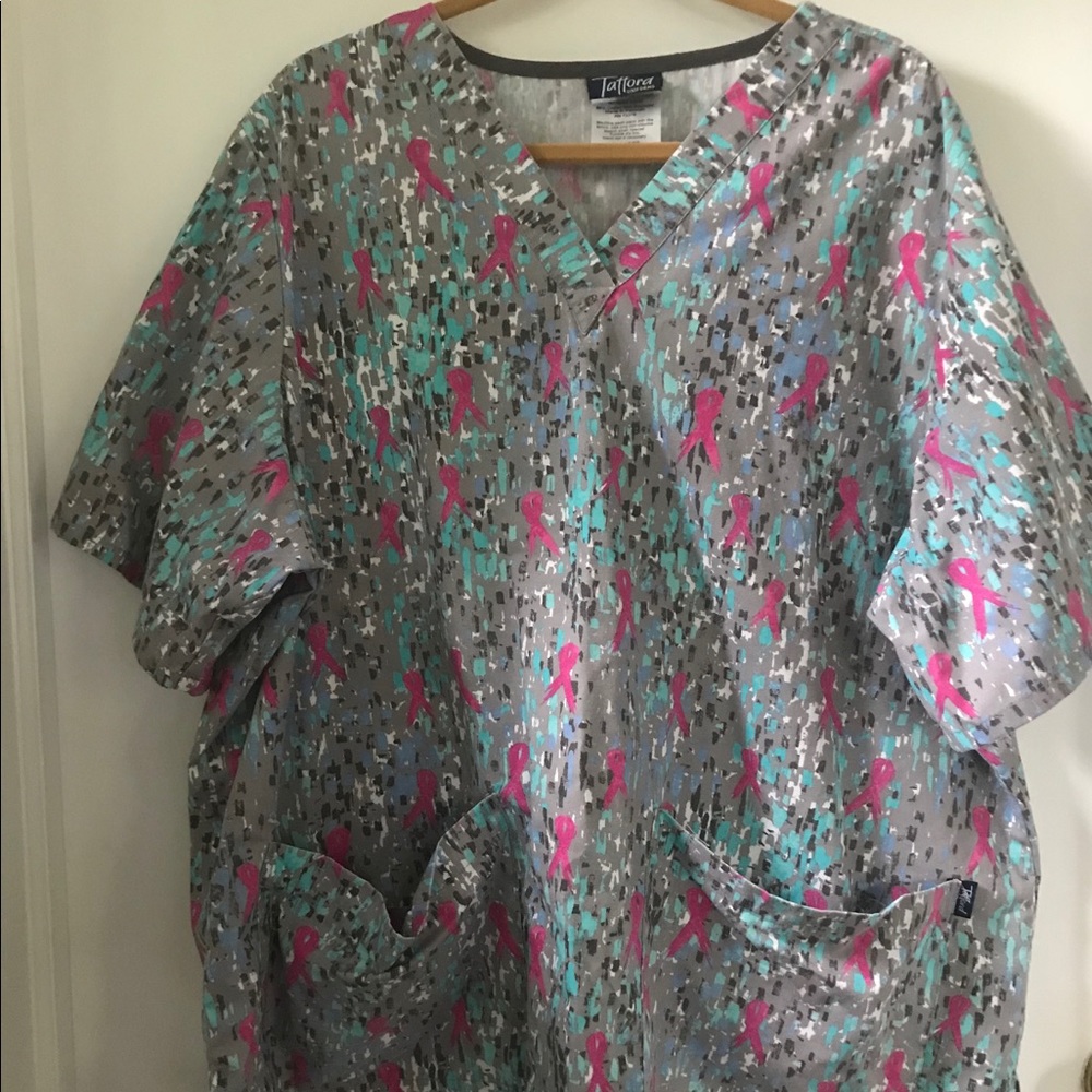 2x Tafford Scrub Top